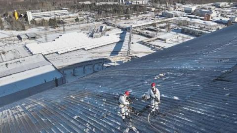 Workers on the roof of the shelter after the drone strike Workers on the roof of the shelter after the drone strike